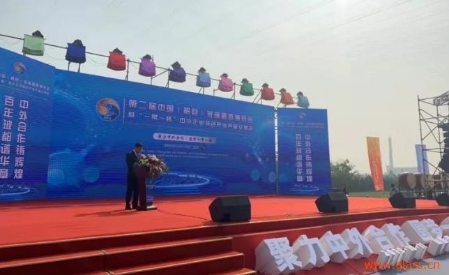 國內外玻璃器皿行業專家、企業齊聚祁縣